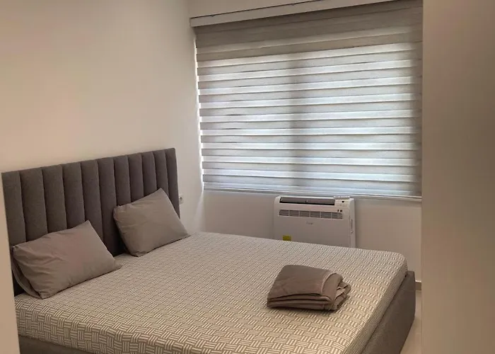 Mel Lägenhet Golem (Tirana)